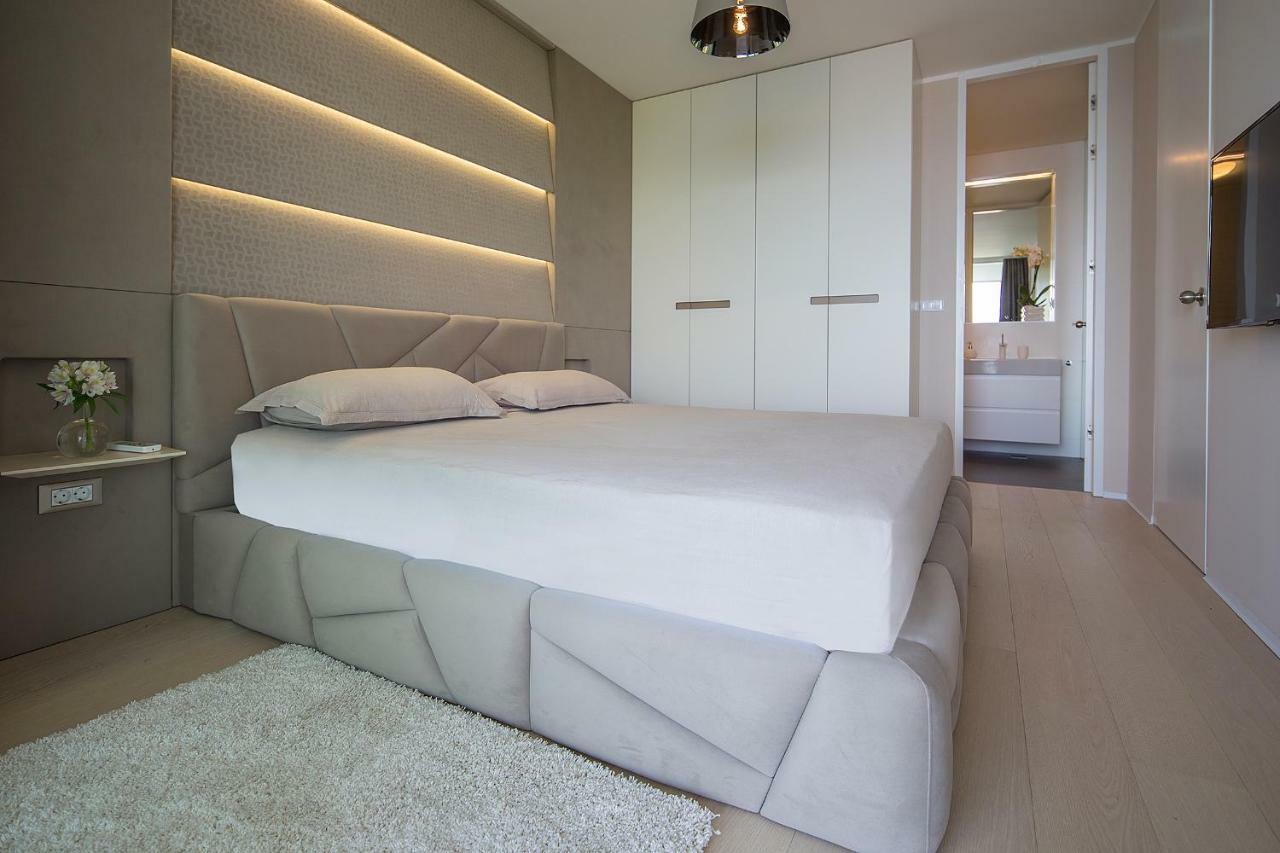 Apartma Deluxe With Swimming Pool *